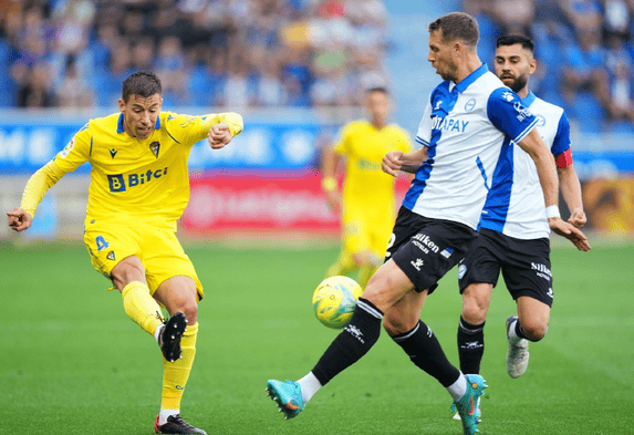 关于比利亚雷亚尔训练开放日，转会期篮板制胜引欢呼，全明星赛在即，年轻球员得到机会的信息